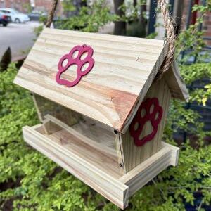 BIRD FEEDER WITH PAW EMBELLISHMENT