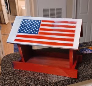 DOUBLE SIDED FEEDER WITH US FLAG ON ONE SIDE / TEXAS FLAG ON OTHER